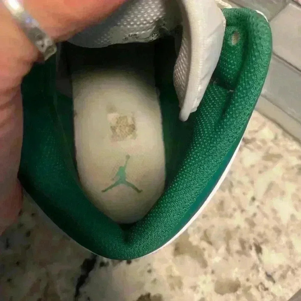 Air Jordan 1 Med SE In Pine Green size 6.5Y - Picture 8 of 8